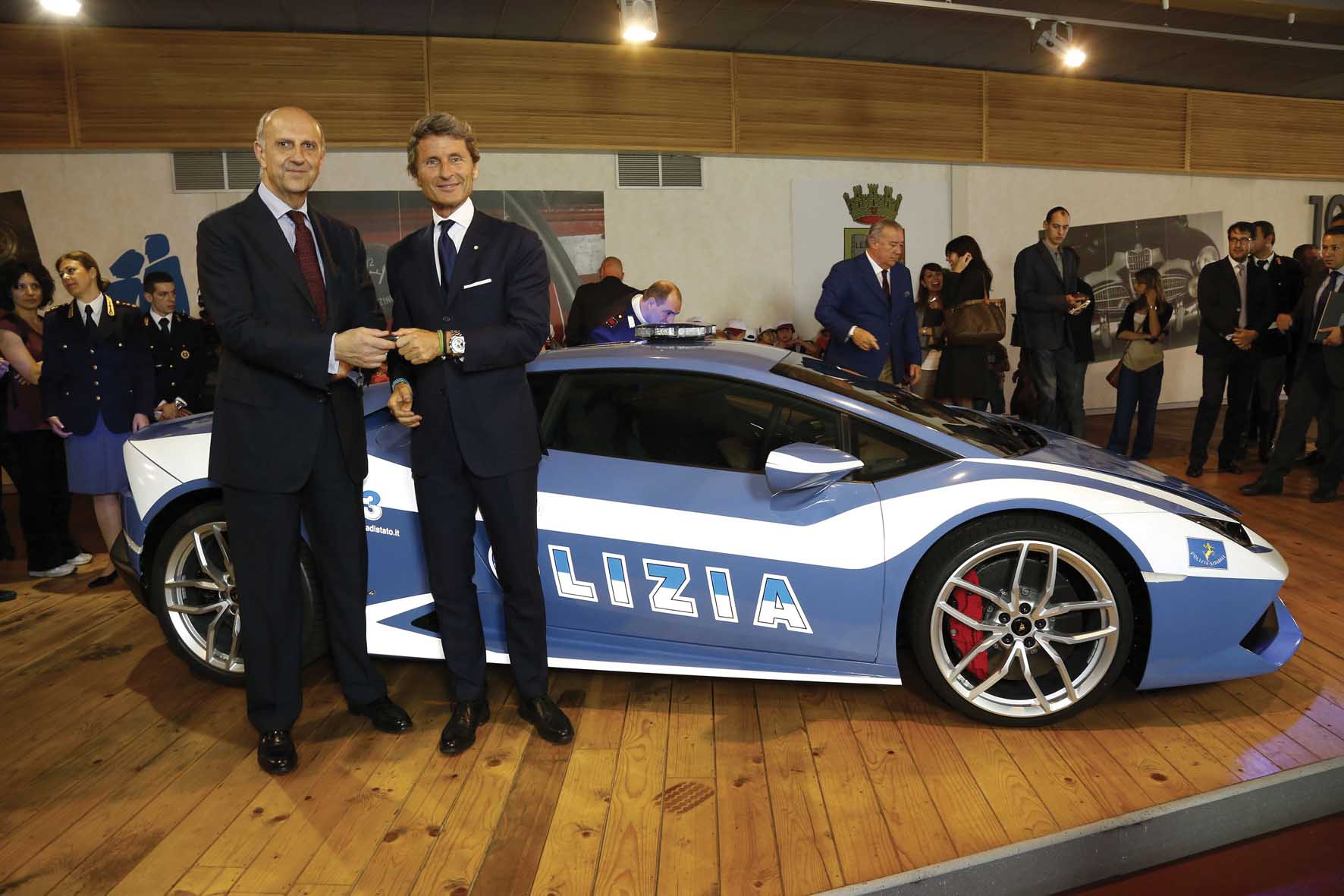 lamborghini Huracan Polizia Stephan Winkelmann e Alessandro Pansa 2 1