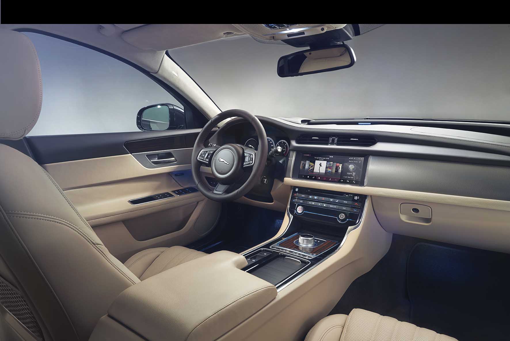 Jaguar XF Portfolio interni