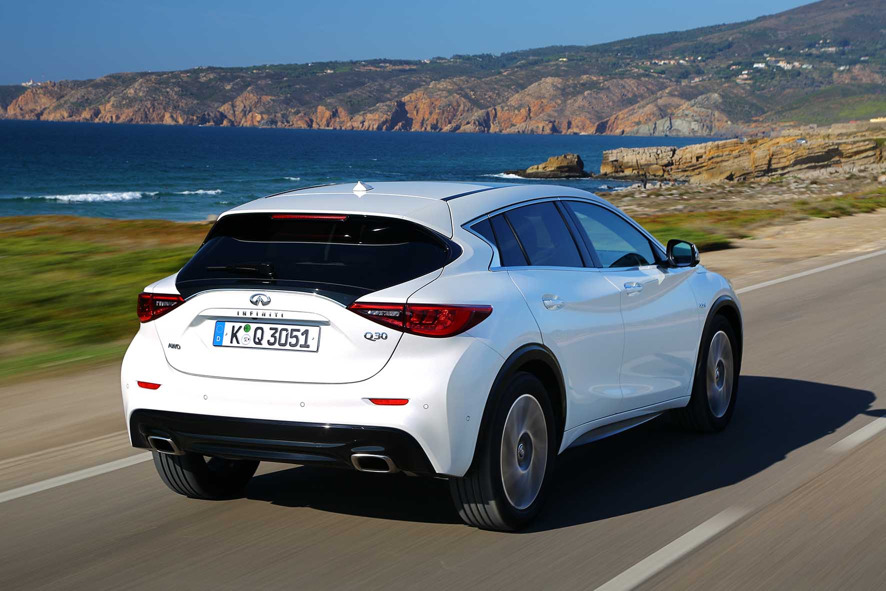 Infiniti Q30 postlat