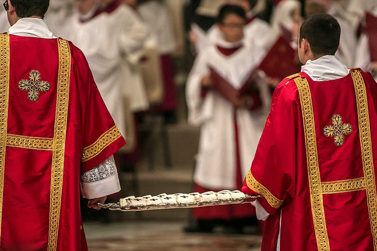 Vaticano benedizione palli nuovi arcivescovi 2