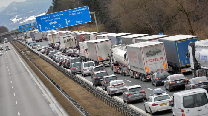 ricorso dell'Italia contro l'Austria divieti ai tir sul brennero collegamenti internazionali alpini Corridoio del Brennero